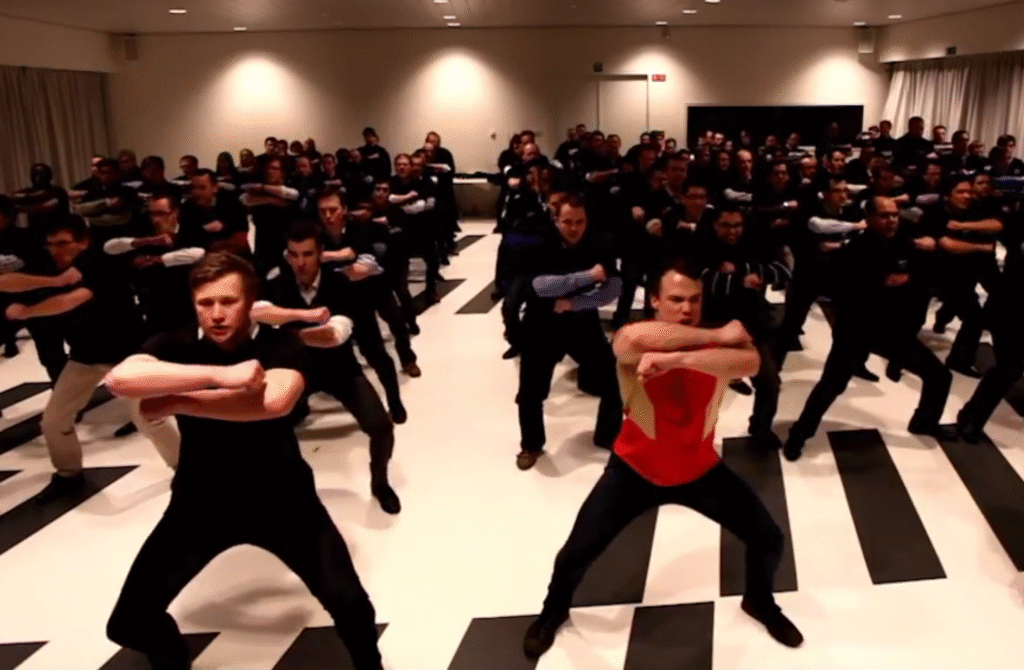 Haka Team Challenge – danza guerrera maorí de team building | Wind Cat Activities