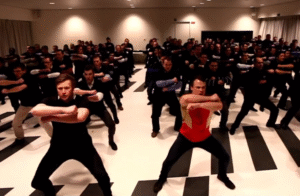 Haka Team Challenge – danza guerrera maorí de team building | Wind Cat Activities